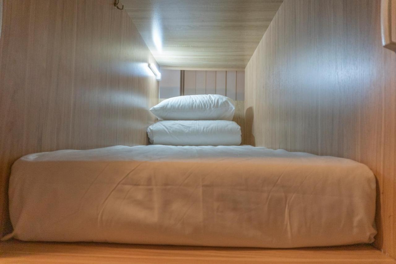 Lounge Capsule Hostel 利沃夫 外观 照片