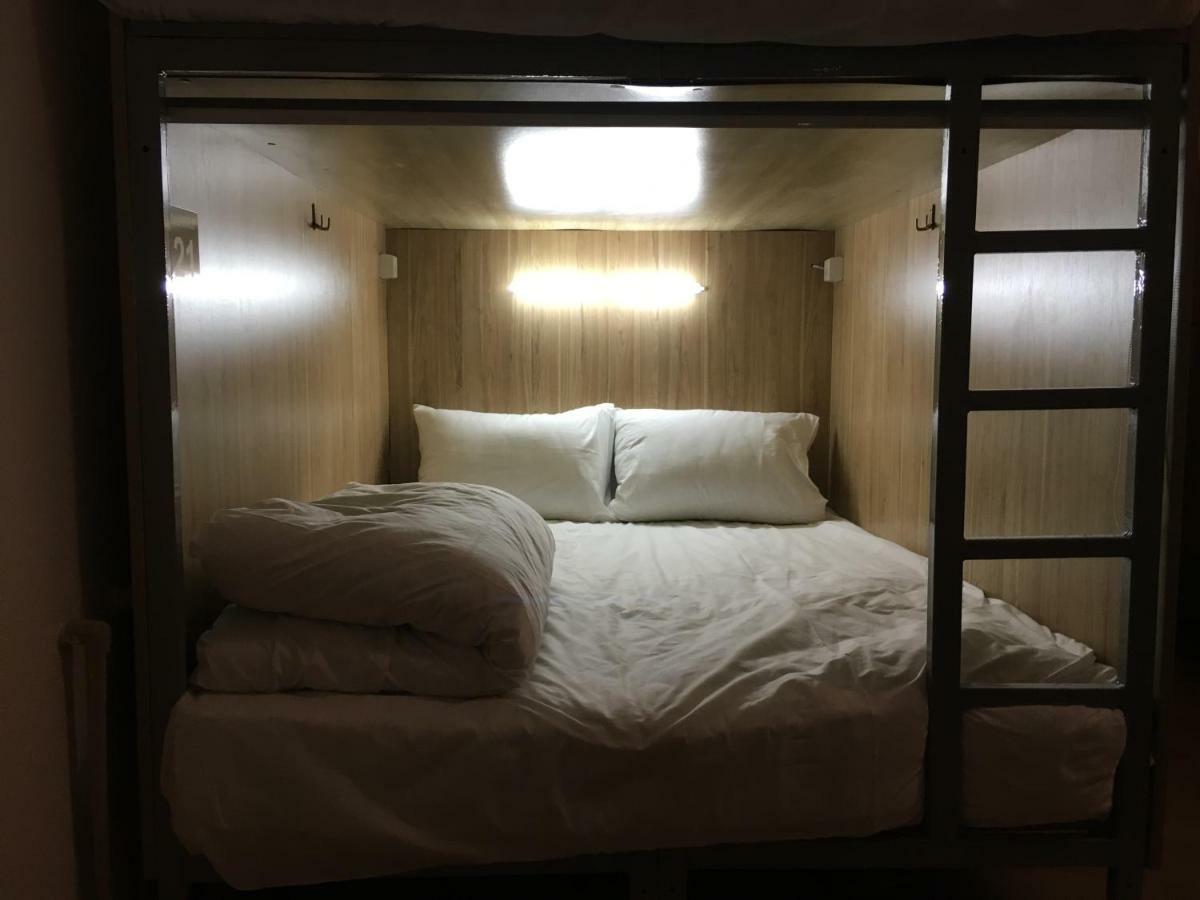Lounge Capsule Hostel 利沃夫 外观 照片